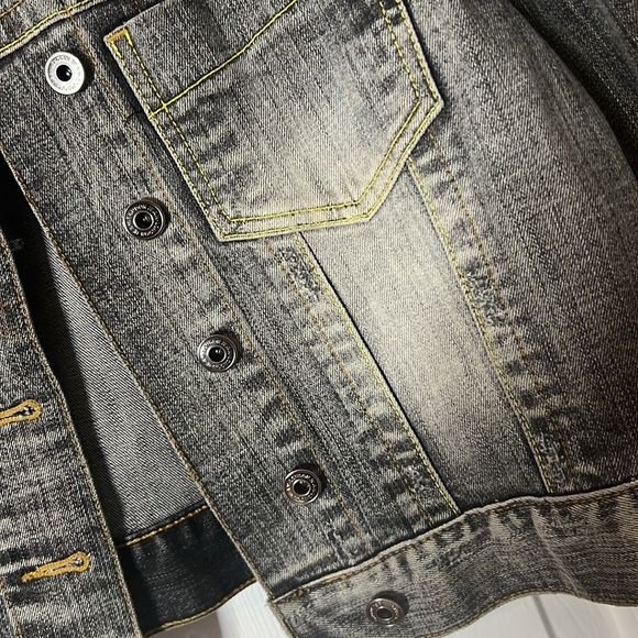 Cropped Jean jacket; good condition; lightly worn; distressed around the collar - Picture 4 of 7